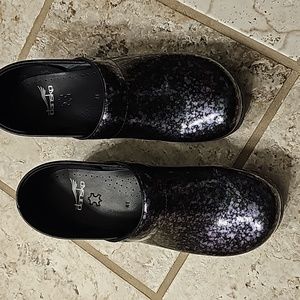 Women's Dansko Sz 41 Green and Purple and Black Shiny Shoes